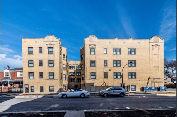Austin Chicago, IL Apartments for Rent Exterior | 418 S Laramie
